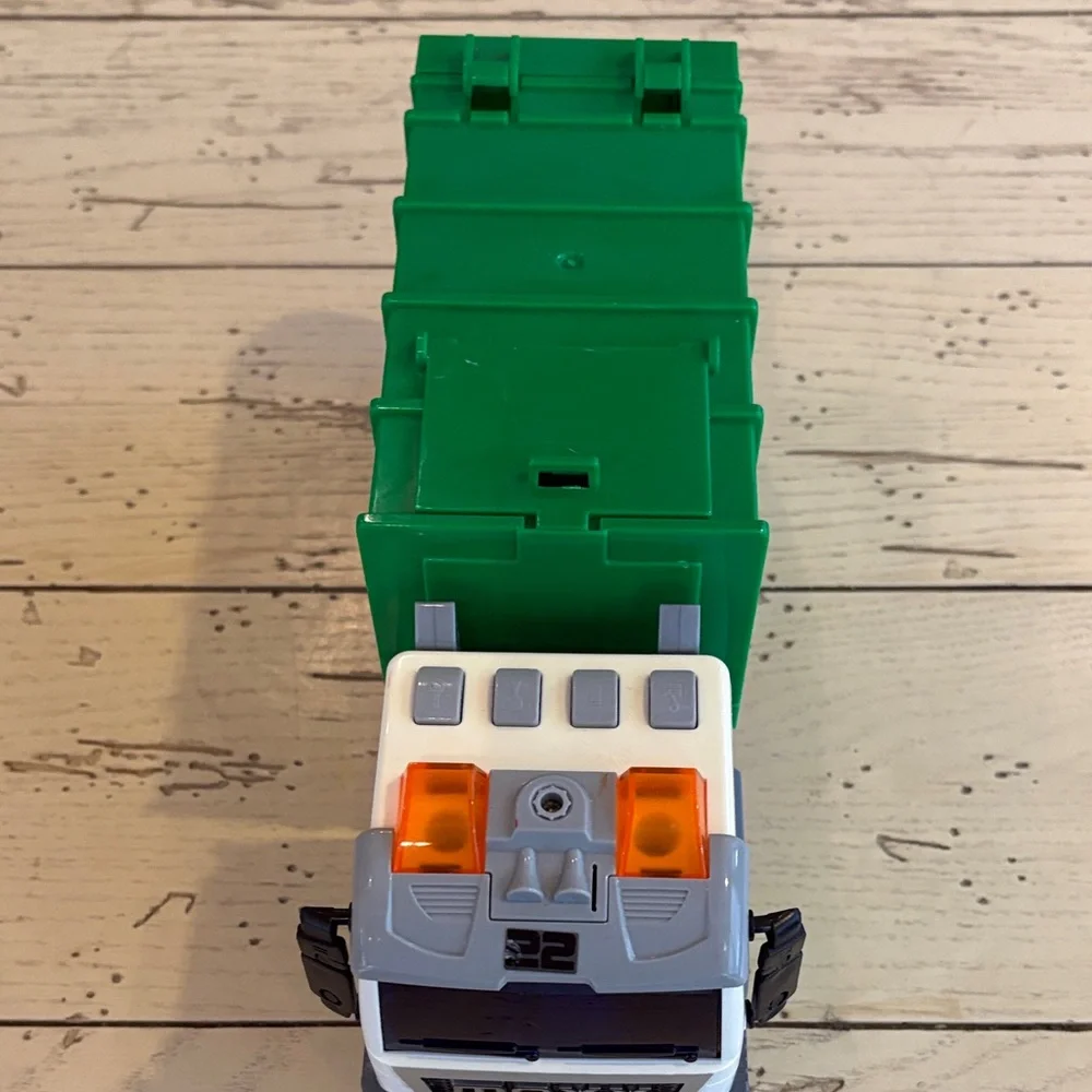 Maxx Action Lights/Sounds Revving Waste Removal Recycling Truck Toy - Picture 13 of 16